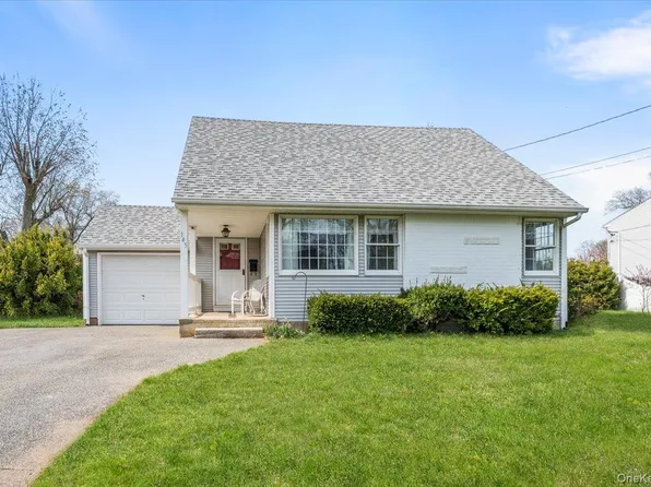 145 Raleigh Lane, West Islip, NY 11795