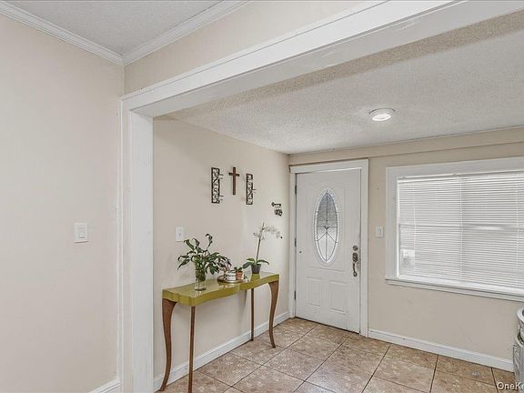 5th image of 237 Rhodes Avenue