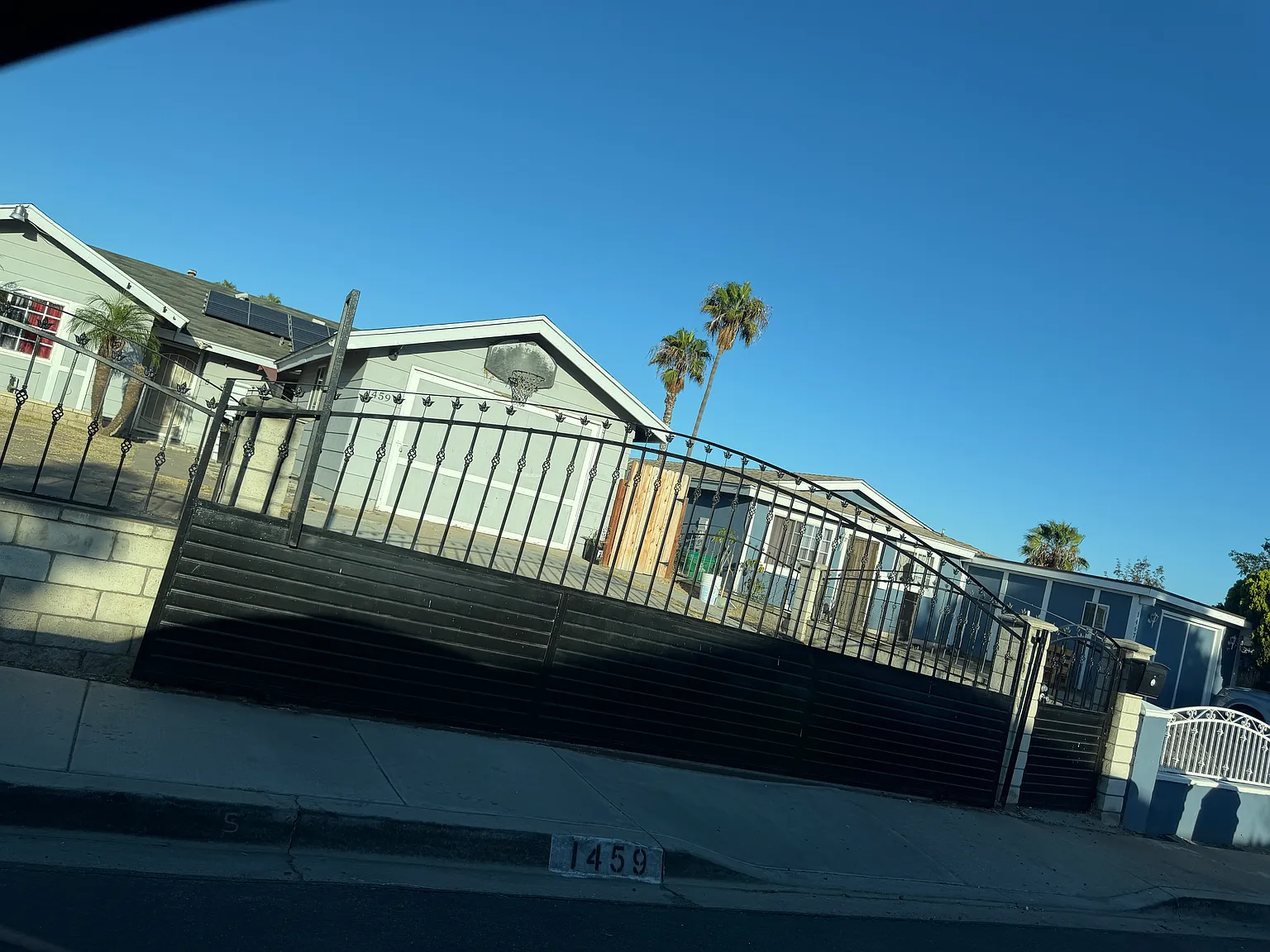 3 bed, 1100 sqft, $3,100 — Photo 3