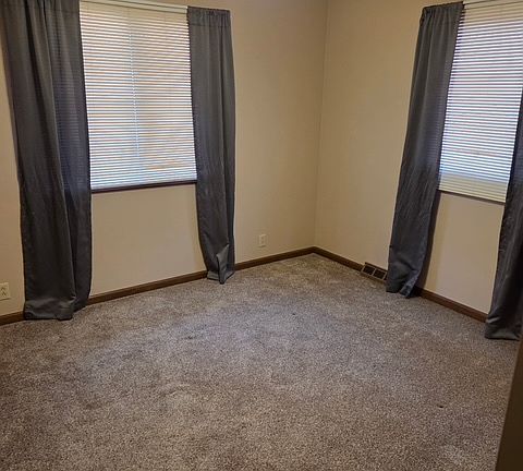 5th image of 1318 E Beloit Ave