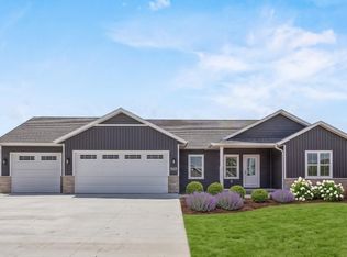 W6886 McAllister Dr, Greenville, WI 54942