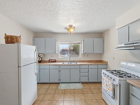 4th image of 1136 Pinon Ct SE