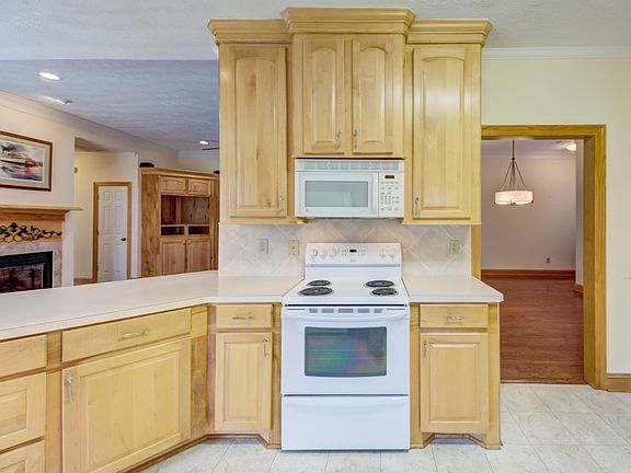 4th image of 310 Belize Ct