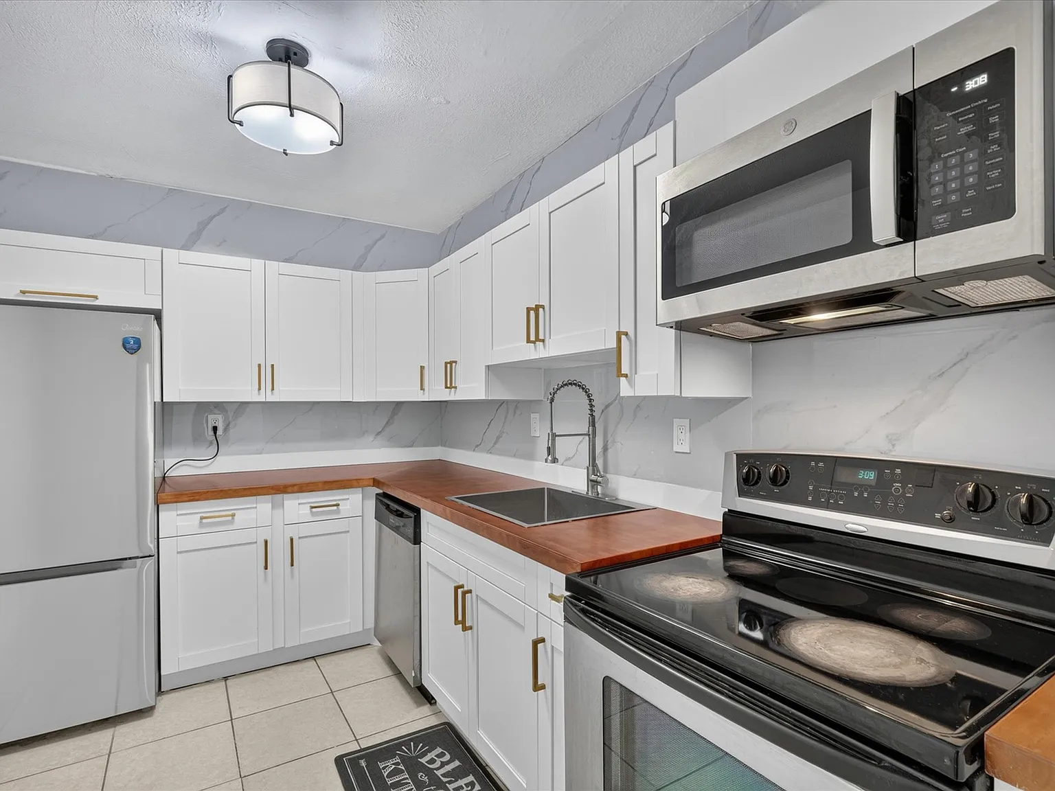 14013 SW 90th Ave — Photo 2
