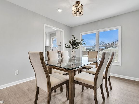 4th image of 525 Trinity St