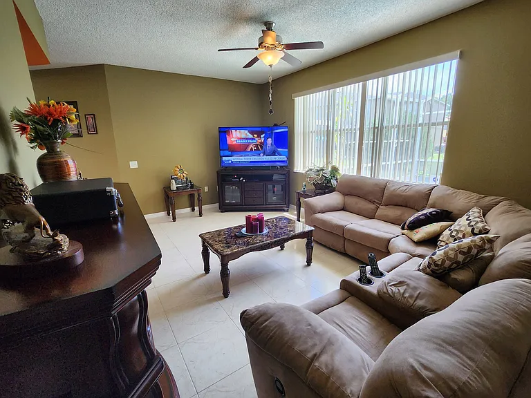 2503 Buttercup Ct — Photo 7