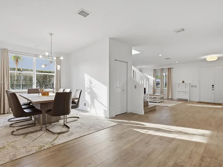 1419 Crossbill Ct — Photo 9