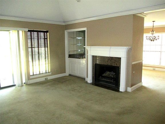 4th image of 2721 Fairway Park
