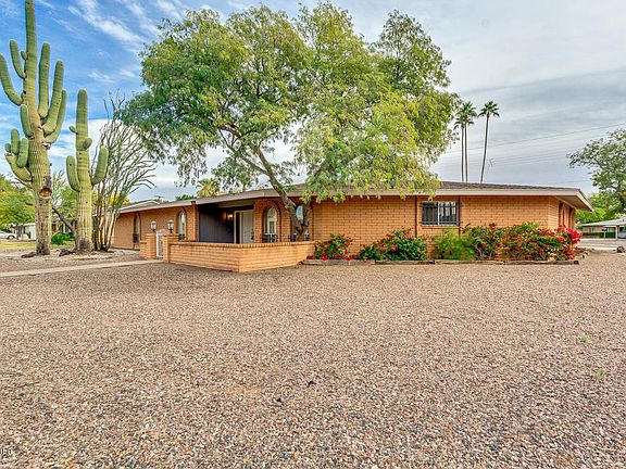 4th image of 1057 W Mountain View Dr