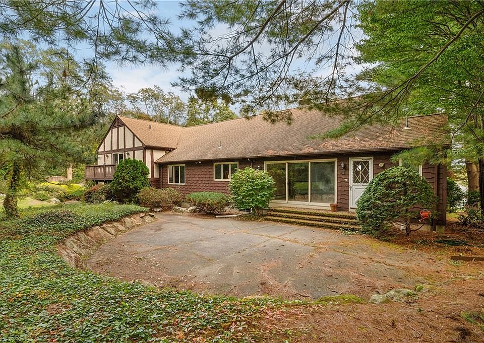 10 Abbott Valley View Dr, Cumberland, RI 02864 | Zillow