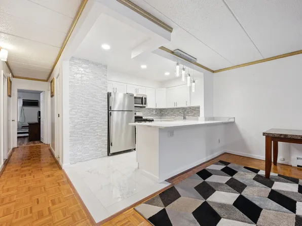 75-22 Parsons Boulevard image 4 of 21