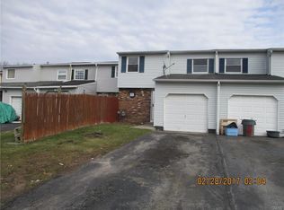 8048A Marlin Dr, Clay, NY 13041
