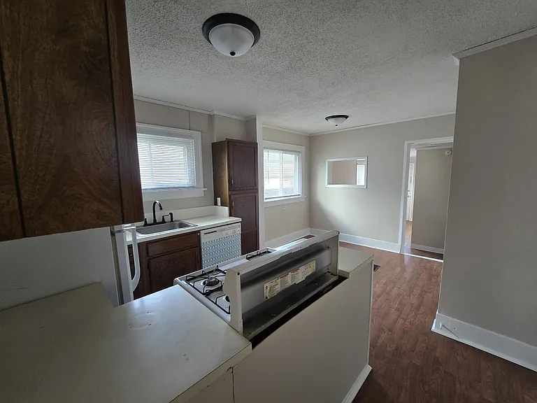 629 S 32nd St — Photo 5