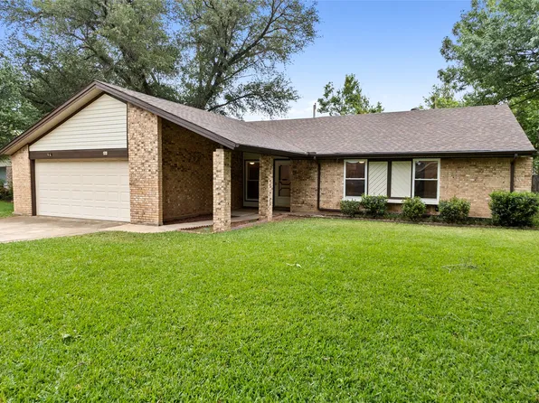 329 Stratford Dr, Hurst, TX 76054