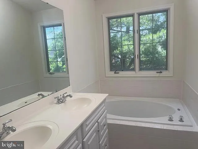 2028 Madrillon Springs Ct — Photo 14