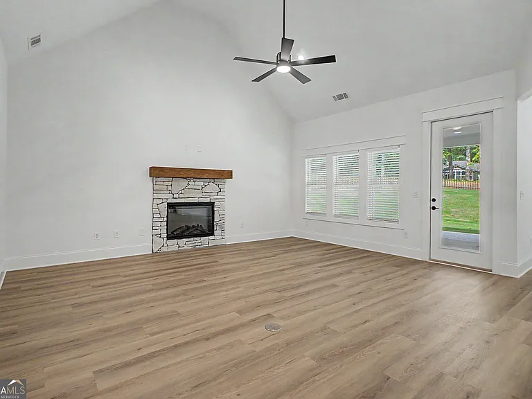 347 Crestwood Rd — Photo 5