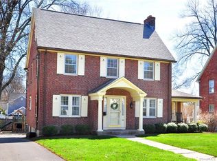 22 Middlefield Dr, West Hartford, CT 06107