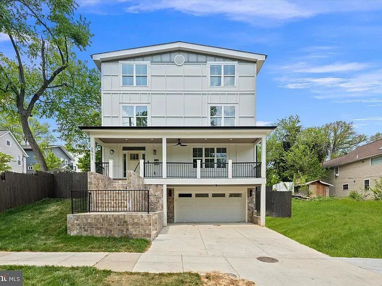 2902 Vista St NE — Photo 87