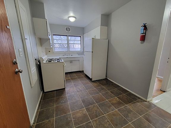 2nd image of 709 W 14th St APT 20