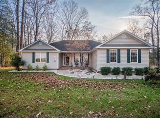 68 Oyster Cove Lndg, Hartfield, VA 23071