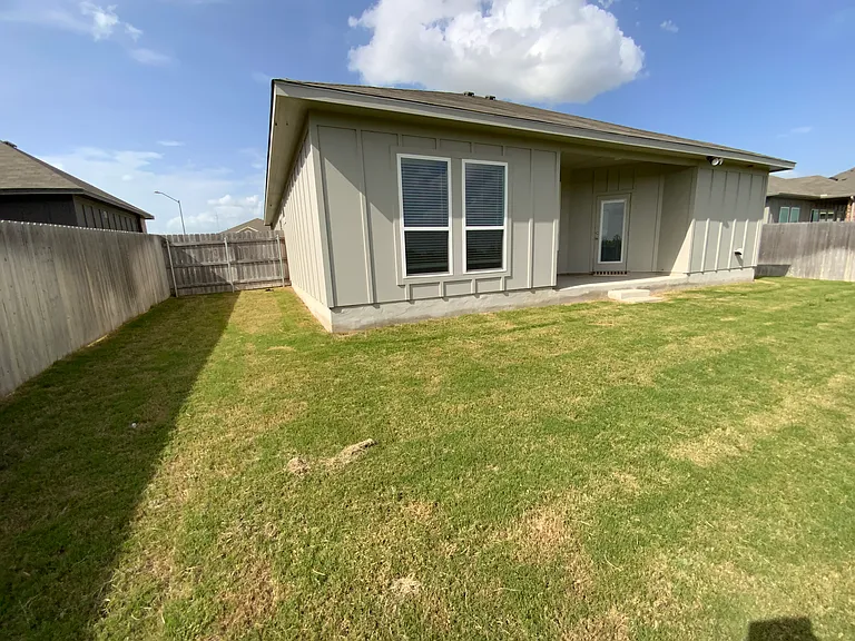 1905 Westphalia Dr — Photo 23