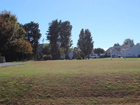 34 Doubloon Dr, Greenbackville, VA 23356