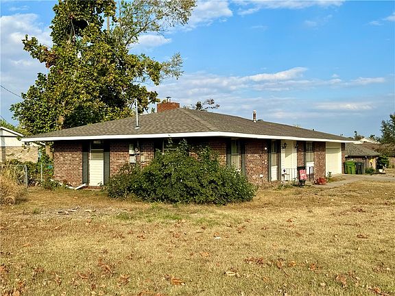 3rd image of 1109 W Pecan St