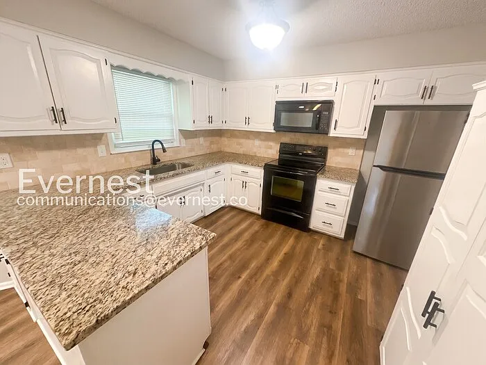 9805 N Wayne Ave — Photo 6