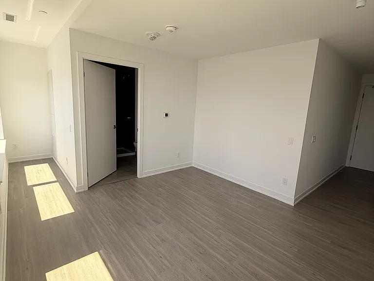 8 Wellesley St E #5910 — Photo 9