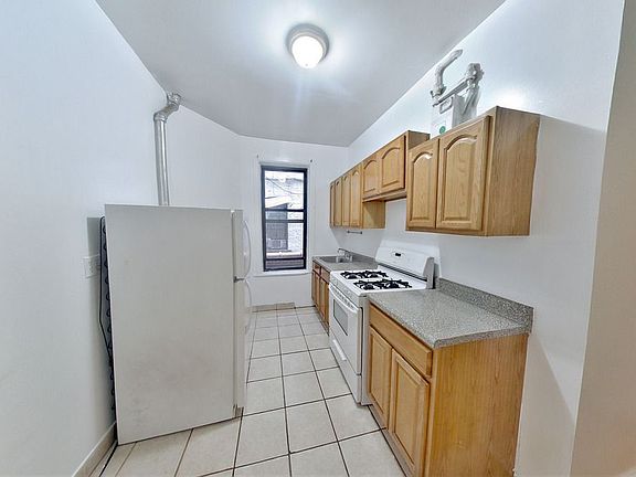 5th image of 328 E 78th St APT 8