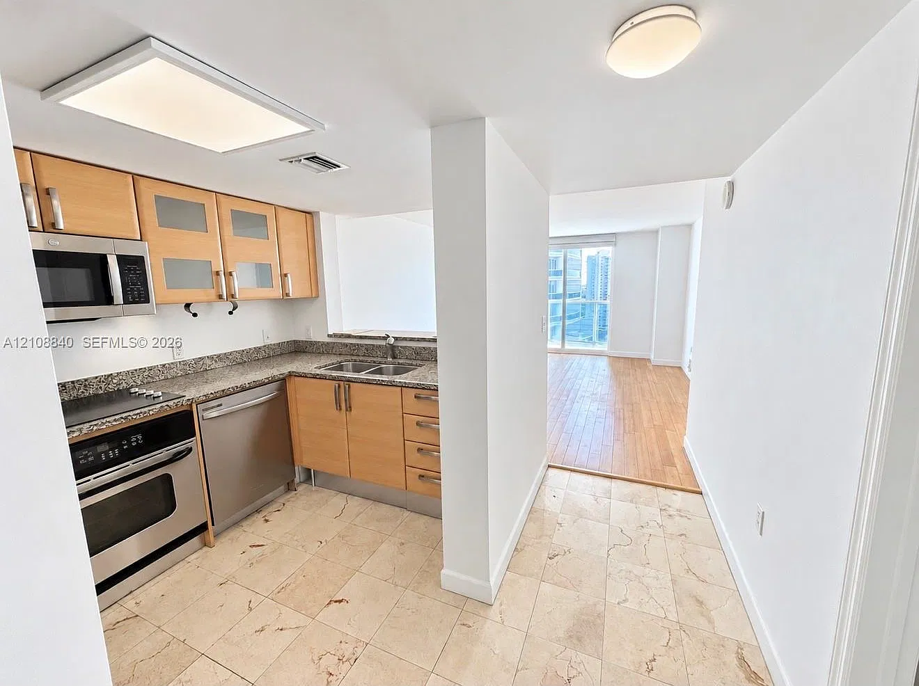 Skyline On Brickell Condo — Photo 3