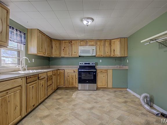 4th image of 302 Marshall St