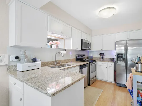 1501 W 140th St, Burnsville, MN 55337