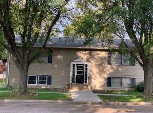 909 College St APT 4, Springfield, SD 57062