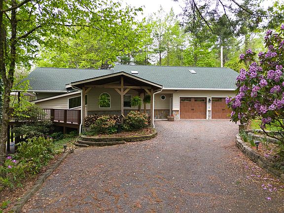 4th image of 536 Mountain View Dr