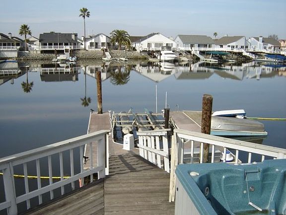 Boat access to Dock