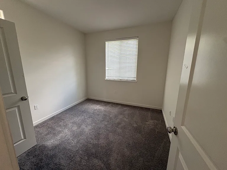 1072 Mariners Dr — Photo 27