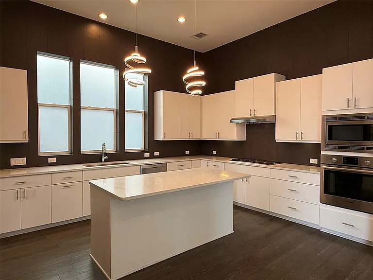 6117 Seville Dr — Photo 4