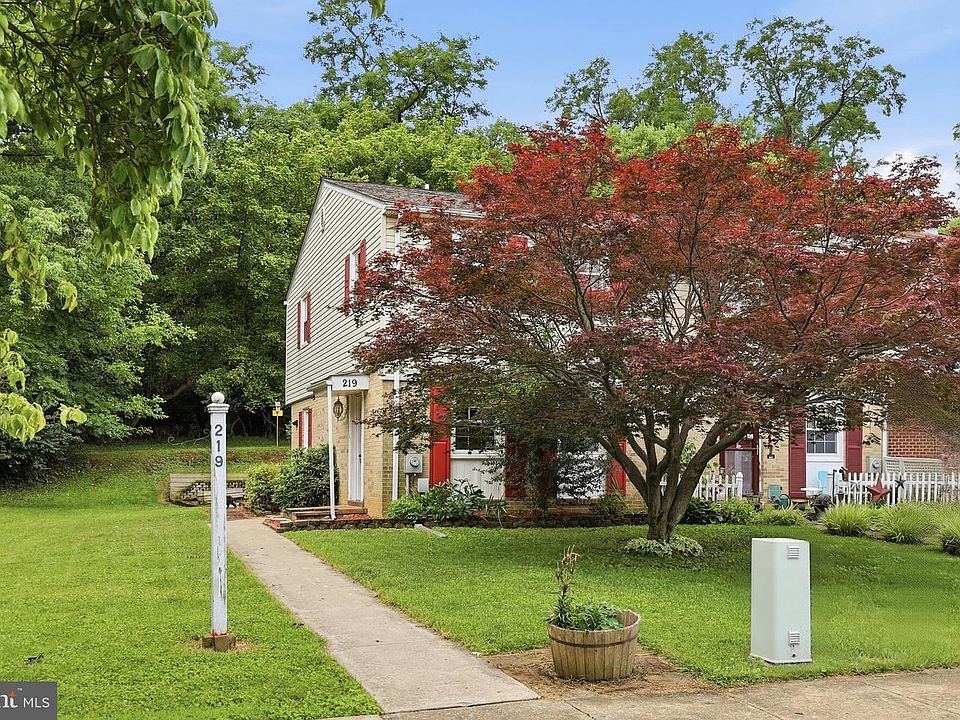 1st image of 219 Queen Annes Ct