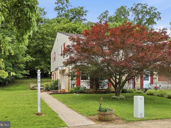 219 Queen Annes Ct, Hagerstown, MD 21740