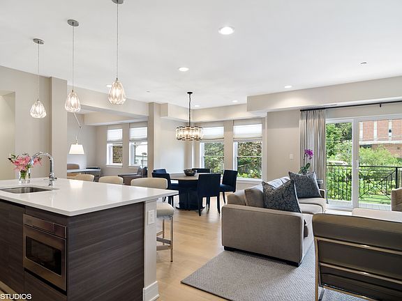 3rd image of 815 Laurel Ave #202