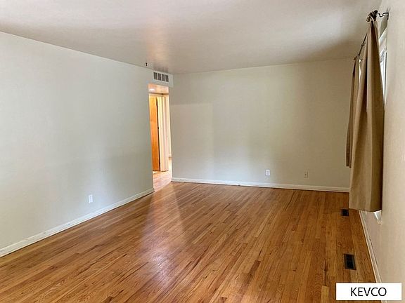 4th image of 1044 Montview Rd