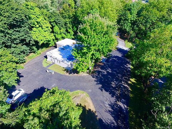 4th image of 456 Gidney Ave