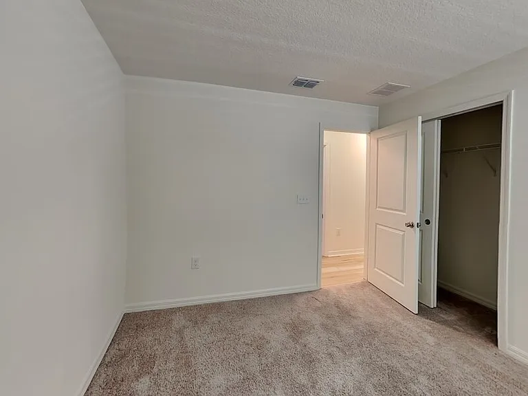 1052 Papaya Cir — Photo 13