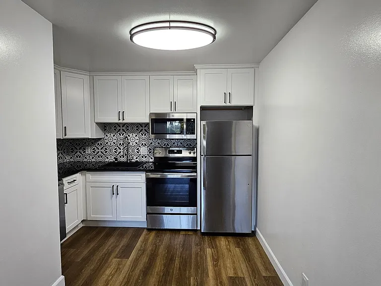 PARKWEST APARTMENTS — Photo 6