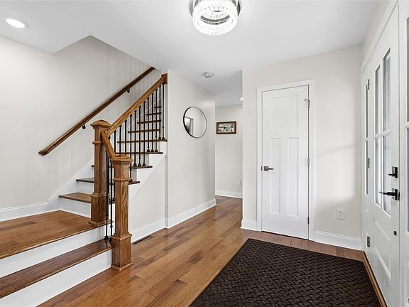 4th image of 4454 Carriage Cir