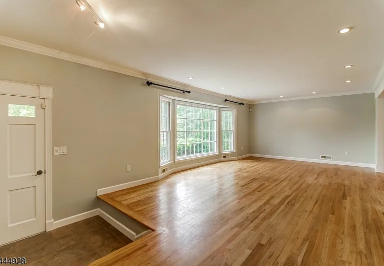 62 Candlewood Dr — Photo 4