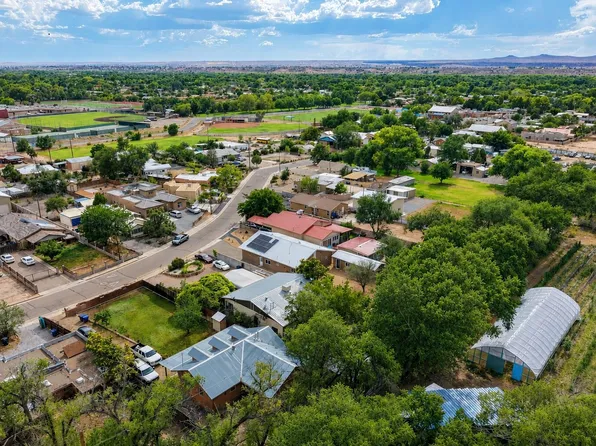 1423 Van Cleave Rd NW, Albuquerque, NM 87107