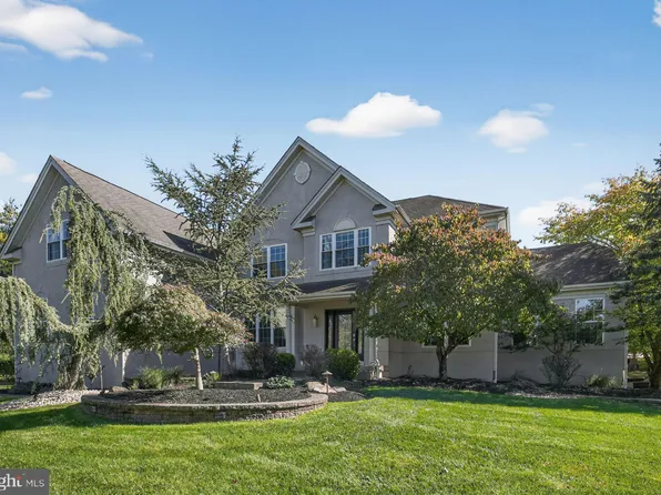 11 Rolling Glen Ct, Mount Laurel, NJ 08054