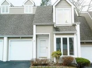 25 Spring Pond Dr, Ossining, NY 10562